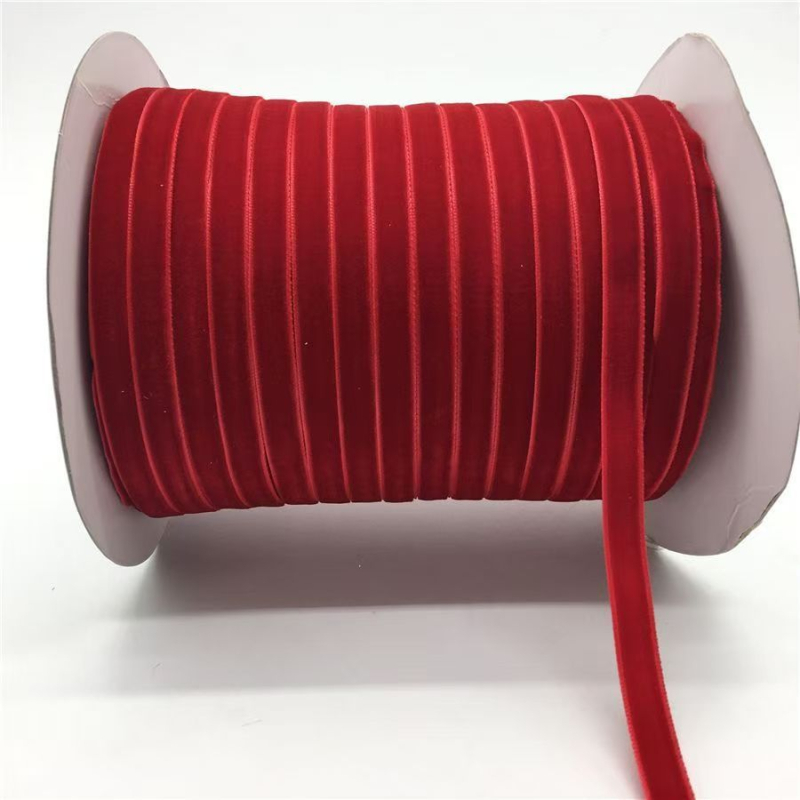 Bársonyszalag, egyoldalas, bolyhos felülettel, poliészter bársony