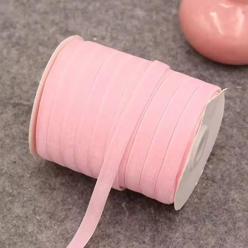 Bársonyszalag, egyoldalas, bolyhos felülettel, poliészter bársony