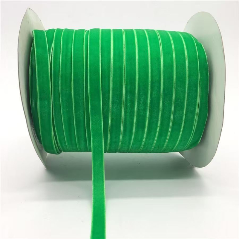 Bársonyszalag, egyoldalas, bolyhos felülettel, poliészter bársony