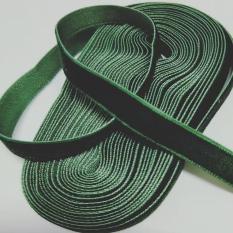 Bársonyszalag, egyoldalas, bolyhos felülettel, poliészter bársony