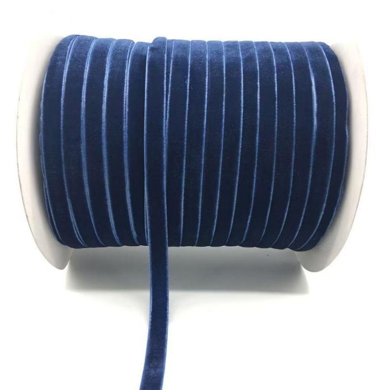 Bársonyszalag, egyoldalas, bolyhos felülettel, poliészter bársony