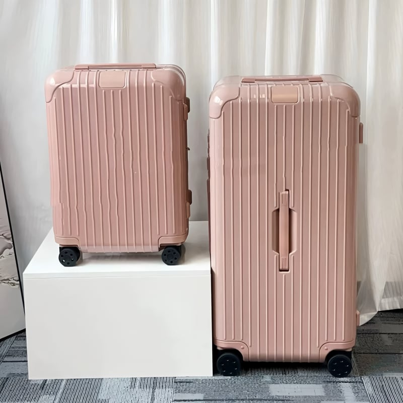 Ceļojumu koferis, ultralēts polikarbonāta korpuss, rāvējslēdzējs ar TSA kombinācijas slēdzeni, universālie riteņi, svars 2.8 kg, poliesteres iekšējā apdare, minimālistisks stils