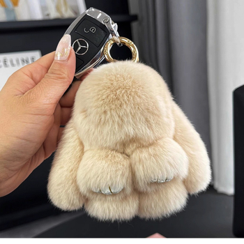 Privjesak od prave kože - plišani zeko, privjesak za telefon i torbu, polukruhna izrada, zima 2024, crtani stil, motiv malog životinjskog oblika