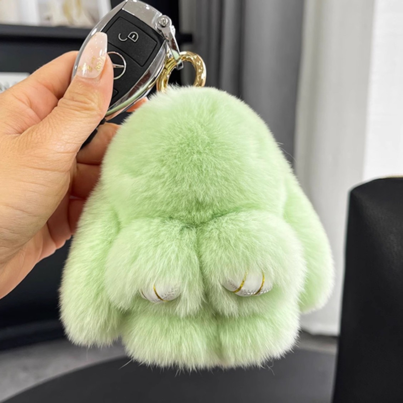 Privjesak od prave kože - plišani zeko, privjesak za telefon i torbu, polukruhna izrada, zima 2024, crtani stil, motiv malog životinjskog oblika