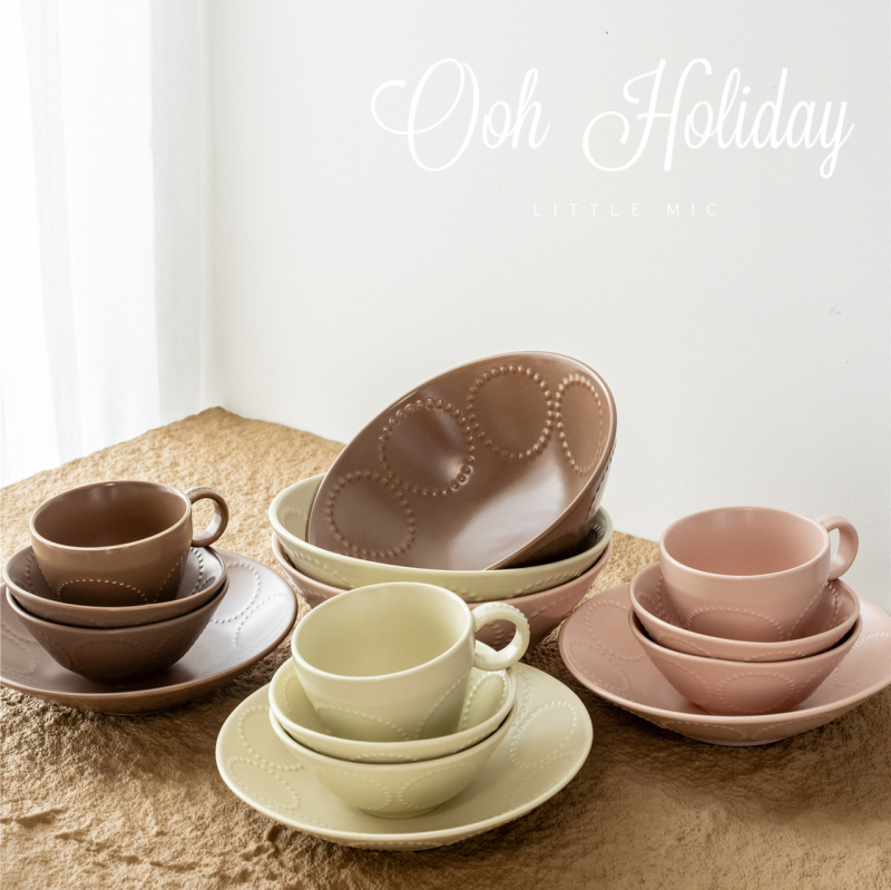 Kerámia tál domborított gyöngy-karika mintával, retro stílus, kerek alak, mikróban használható.