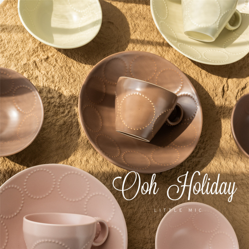 Kerámia tál domborított gyöngy-karika mintával, retro stílus, kerek alak, mikróban használható.