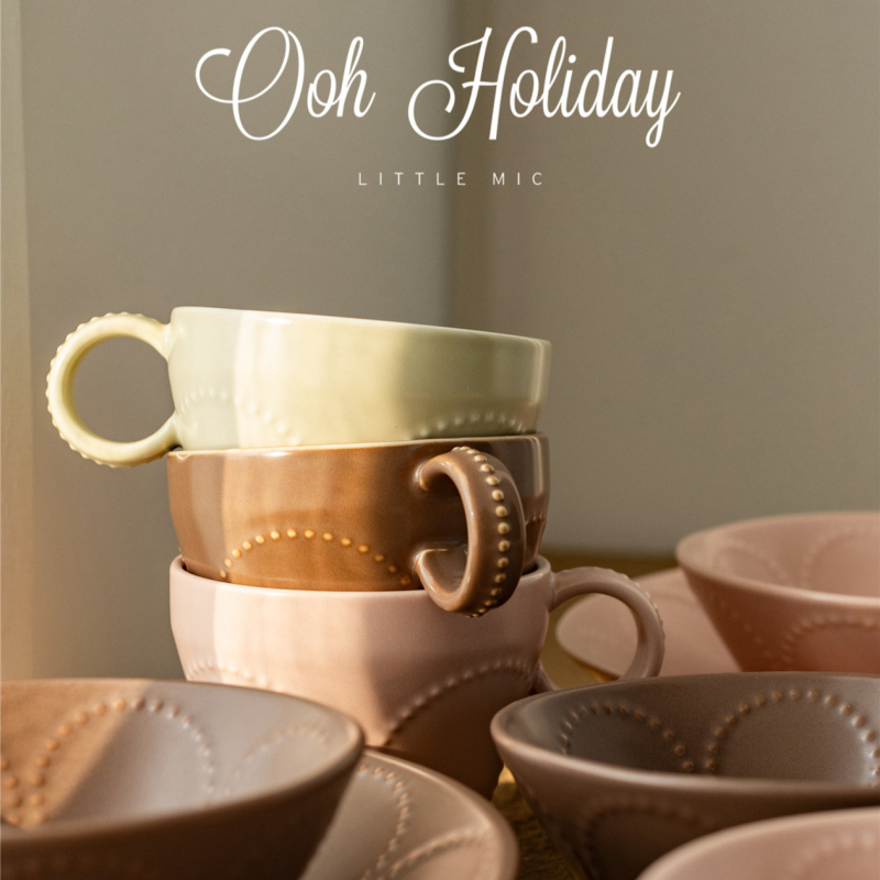 Kerámia tál domborított gyöngy-karika mintával, retro stílus, kerek alak, mikróban használható.