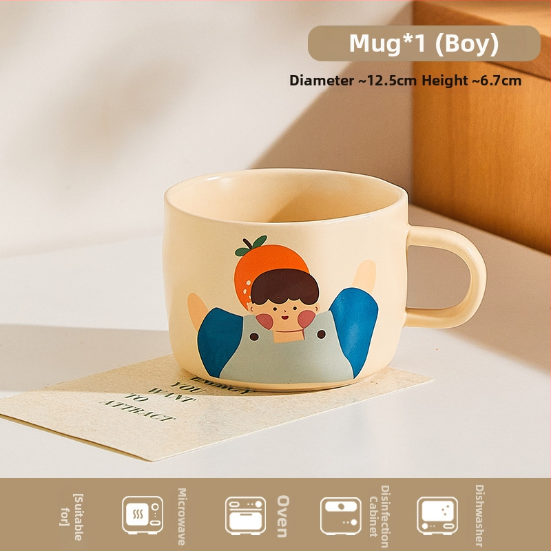 Kerámia családi étkészlet – tálak, tányérok, bögrék; karikatúra motívum alglazúrral; mikrohullámú sütőben használható; testreszabás elérhető.