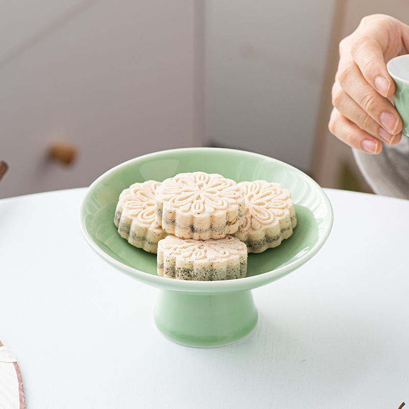 Farfurie de fructe din porțelan cu picior înalt – glazură Celadon, Porcelain Cloud Pavilion