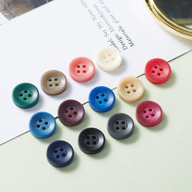 Бутон за риза от смола - екологичен, четири дупки, за ризи, Putenda