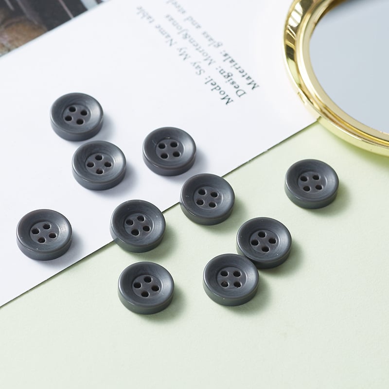 Бутон за риза от смола - екологичен, четири дупки, за ризи, Putenda