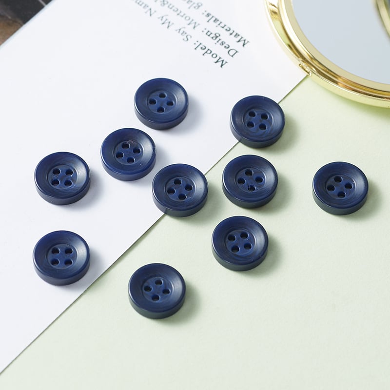 Бутон за риза от смола - екологичен, четири дупки, за ризи, Putenda