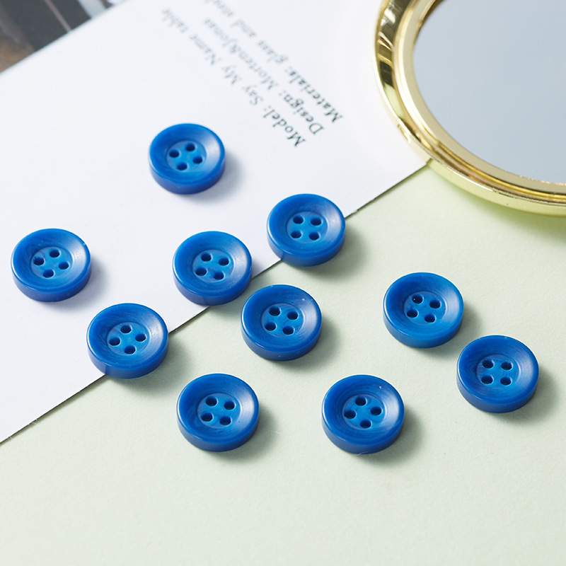 Бутон за риза от смола - екологичен, четири дупки, за ризи, Putenda