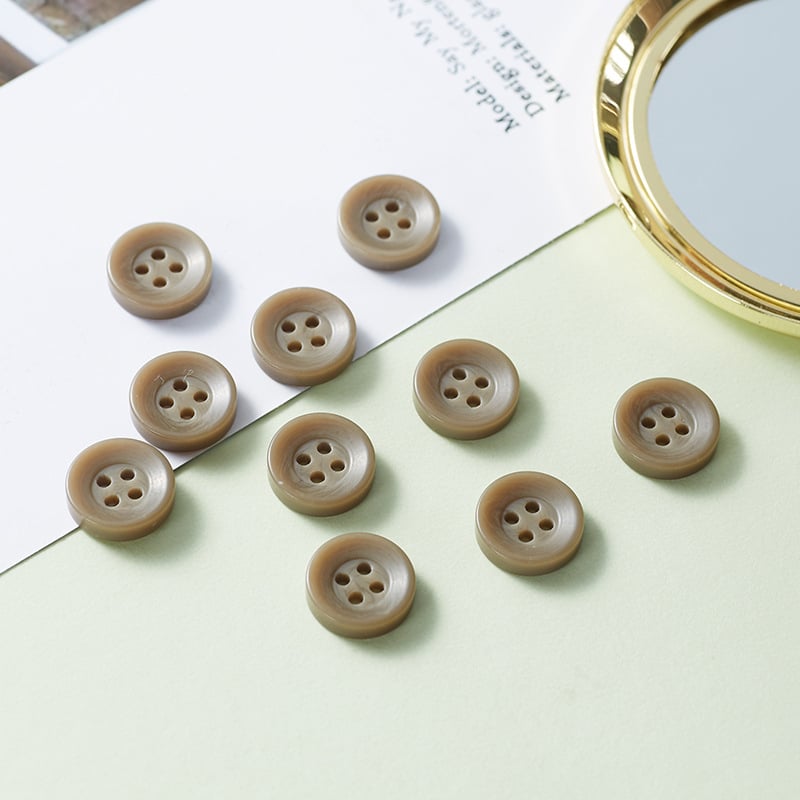 Бутон за риза от смола - екологичен, четири дупки, за ризи, Putenda