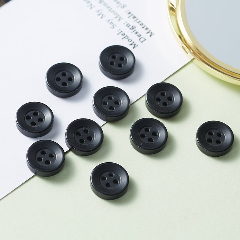 Бутон за риза от смола - екологичен, четири дупки, за ризи, Putenda