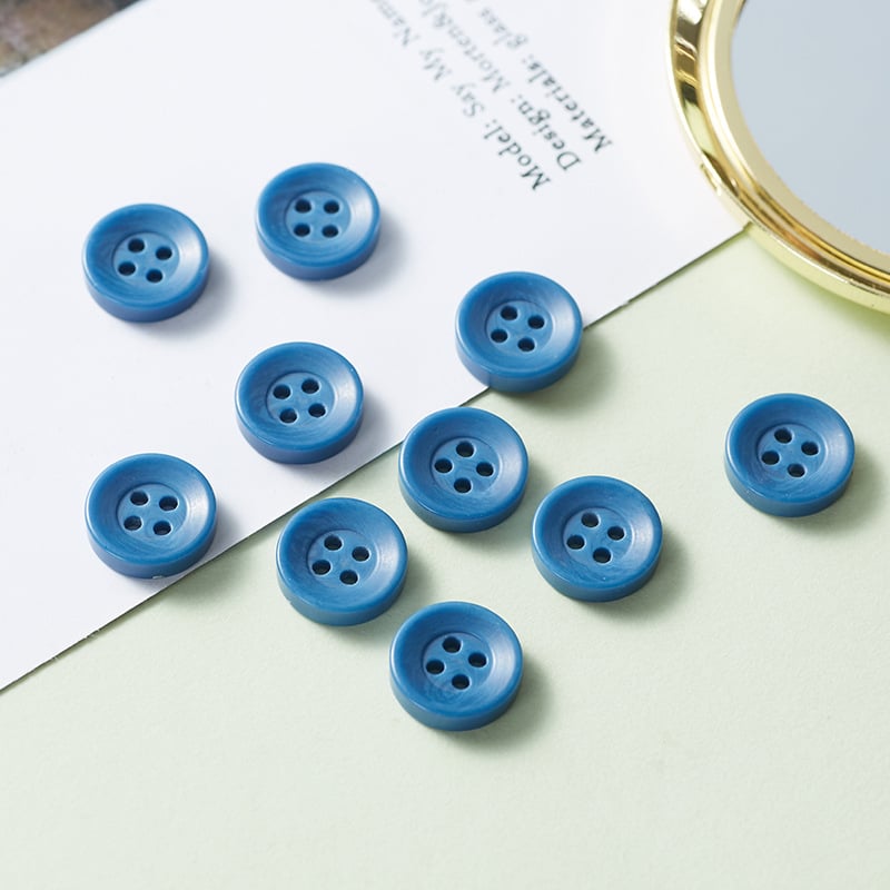 Бутон за риза от смола - екологичен, четири дупки, за ризи, Putenda