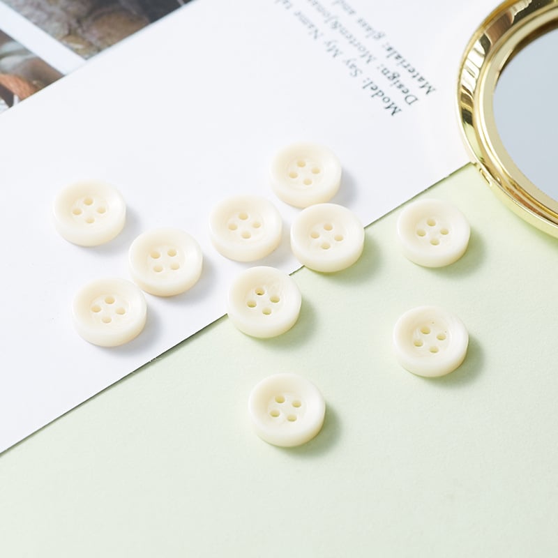 Бутон за риза от смола - екологичен, четири дупки, за ризи, Putenda