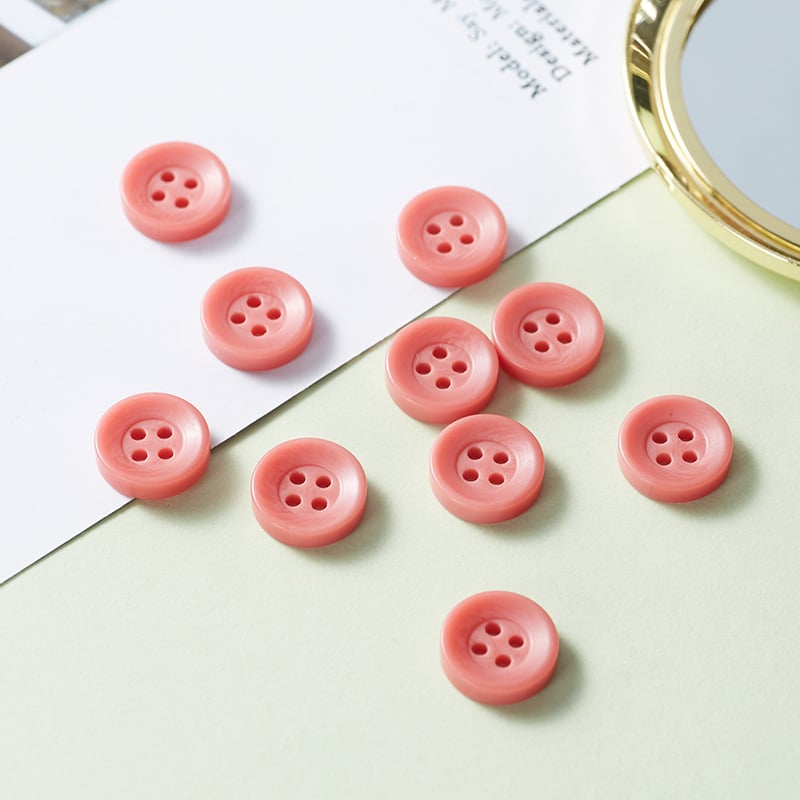 Бутон за риза от смола - екологичен, четири дупки, за ризи, Putenda