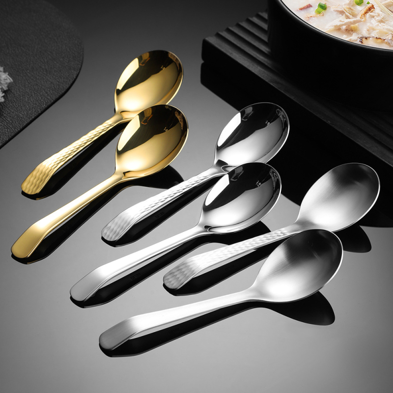 304 rozsdamentes acélból készült szervírozó kanál, modern minimalista stílus, kendő-kerék polírozású tükrös felület, egyszínű befejezés.