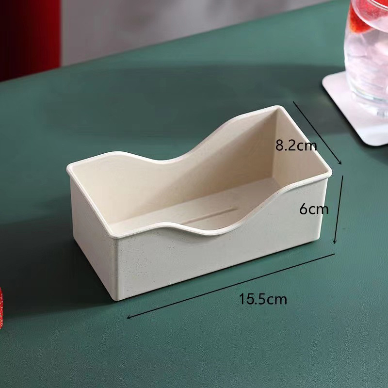 Пластмасова чиния за закуски, неправилно оформена форма, еднотонен дизайн, модерен минималистичен стил; подходяща за храна, кафе и чай