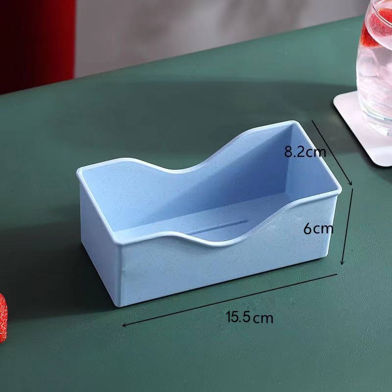Пластмасова чиния за закуски, неправилно оформена форма, еднотонен дизайн, модерен минималистичен стил; подходяща за храна, кафе и чай