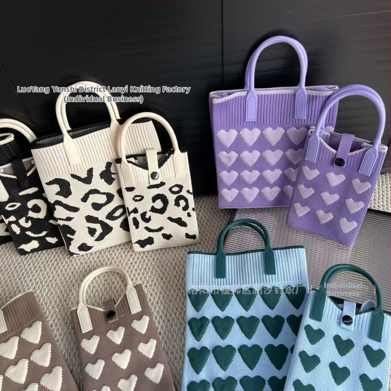 Taška na rameno, zvislý štvorcový tvar, zapínanie na sponu, polyesterový materiál, vrecko na telefón