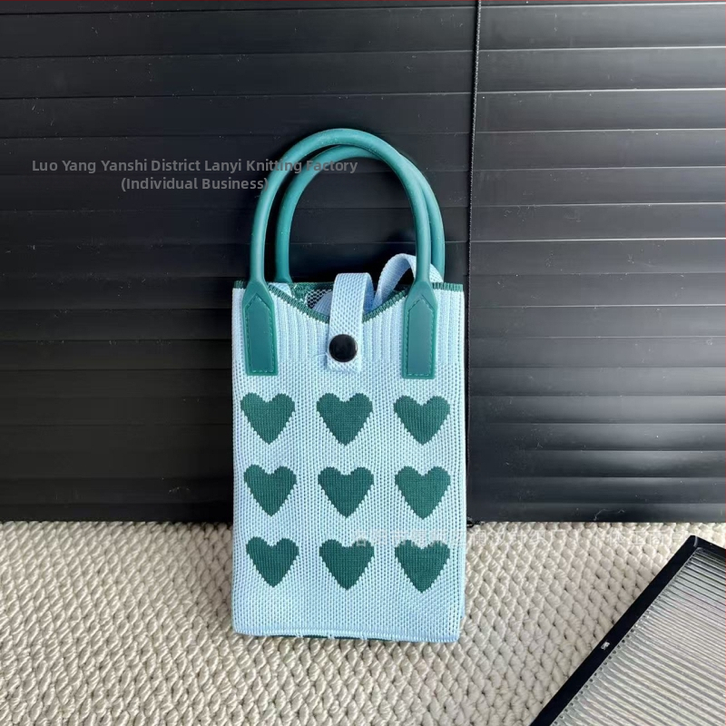 Taška na rameno, zvislý štvorcový tvar, zapínanie na sponu, polyesterový materiál, vrecko na telefón