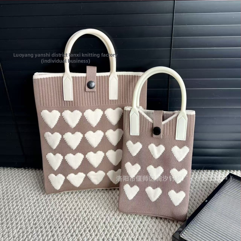 Taška na rameno, zvislý štvorcový tvar, zapínanie na sponu, polyesterový materiál, vrecko na telefón