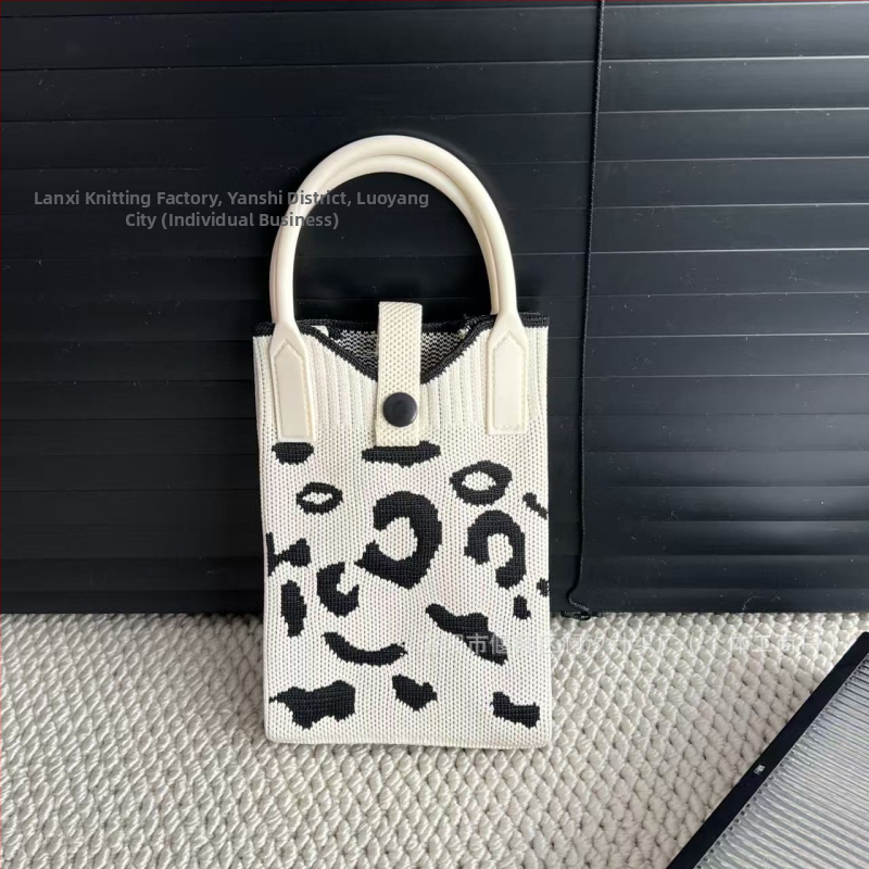 Taška na rameno, zvislý štvorcový tvar, zapínanie na sponu, polyesterový materiál, vrecko na telefón