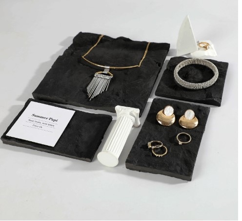 Stand pentru afișare bijuterii, Maiden Wind stil, material de înveliș: Alt, proces: Alt