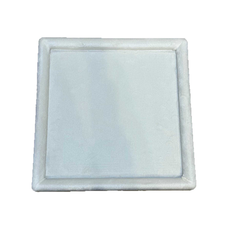 Velúr ékszerkijelző állvány tálcával nyakláncok és fülbevalók számára – egyrészes, művészi stílus, illesztett konstrukció