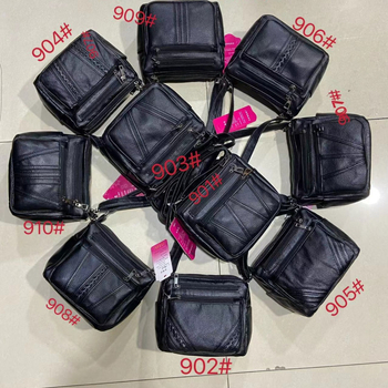 Női PU oldaltáska — vízszintes négyszög alak, cipzáras záródás, poliészter bélés, belső zsebek: cipzáras zseb, telefonzseb, személyi igazolvány zseb, kamera zseb