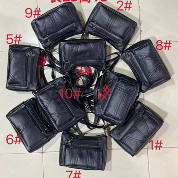 Női PU oldaltáska — vízszintes négyszög alak, cipzáras záródás, poliészter bélés, belső zsebek: cipzáras zseb, telefonzseb, személyi igazolvány zseb, kamera zseb