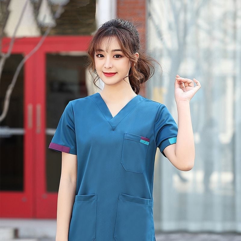 Set scrub medical unisex în stil coreean, cu țesătură Chenille elastică și uscare rapidă (90–95% spandex), protecție împotriva radiațiilor, mâneci 5/4, guler de blană, Primăvară-Vară 2025.