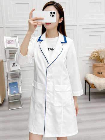 Set Mantie și Pantaloni Croiți pentru personalul salonului de înfrumusețare, poliester ce evacuează umezeala, mâneci 9/10, guler rotund, lungime medie