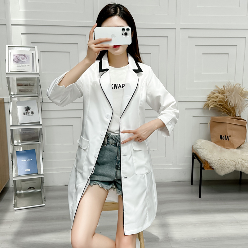 Set Mantie și Pantaloni Croiți pentru personalul salonului de înfrumusețare, poliester ce evacuează umezeala, mâneci 9/10, guler rotund, lungime medie