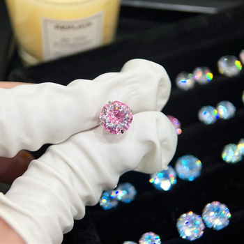 Titāna tērauda auskari ar elektroplakēšanu, astoņstūrains dizains ar zieda izgriezumu, plakana pamatne ar skrūvuzgriežamu aizvērumu