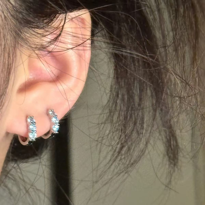 Обеци от титаново стомано с цирконова вставка, елегантен стил, електропокритие (Материал: титаново стомано; Вставка: циркон; Стил: елегантен; Технология: електропокритие)