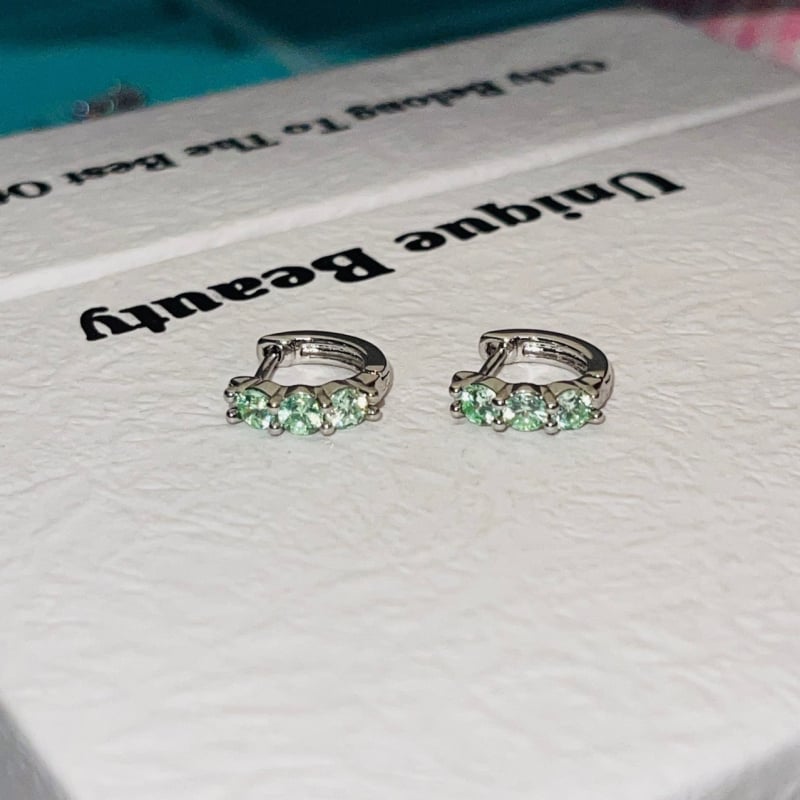 Обеци от титаново стомано с цирконова вставка, елегантен стил, електропокритие (Материал: титаново стомано; Вставка: циркон; Стил: елегантен; Технология: електропокритие)