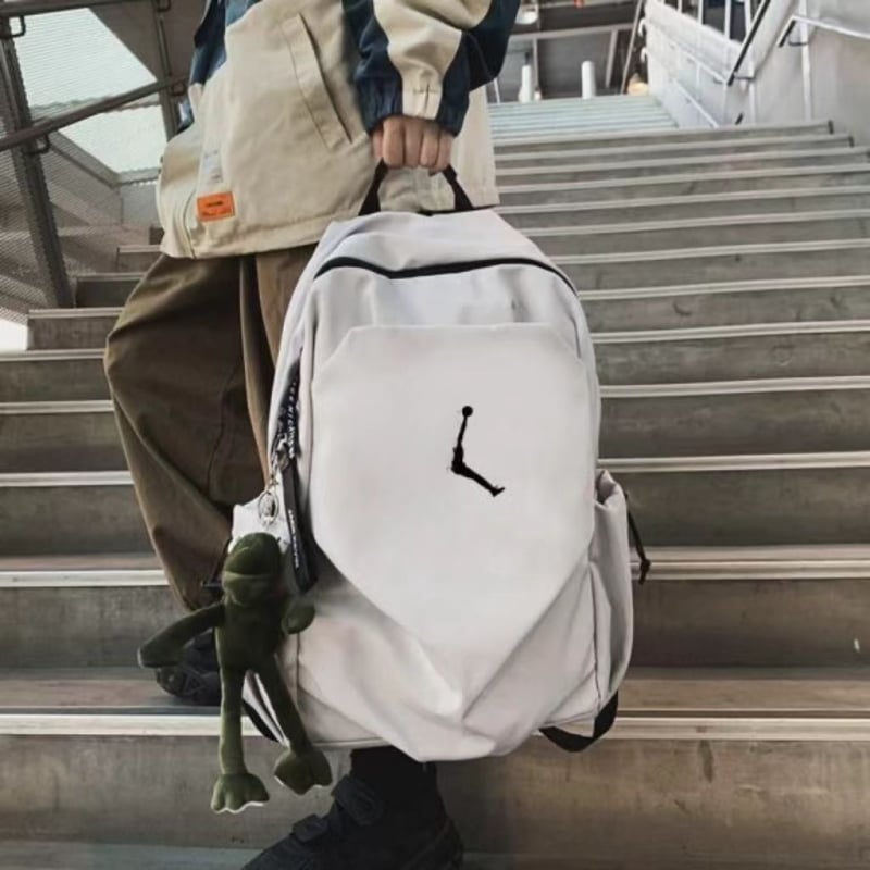 Унисекс раница от Oxford плат за свободно време и пътуване, капацитет 20–35 л, устойчива, дишаща и водоустойчива, извита презрамка, полиестерна облицовка.