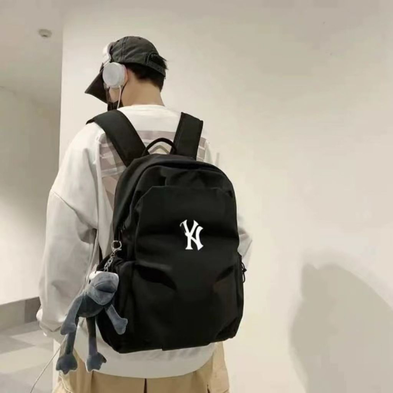 Унисекс раница от Oxford плат за свободно време и пътуване, капацитет 20–35 л, устойчива, дишаща и водоустойчива, извита презрамка, полиестерна облицовка.