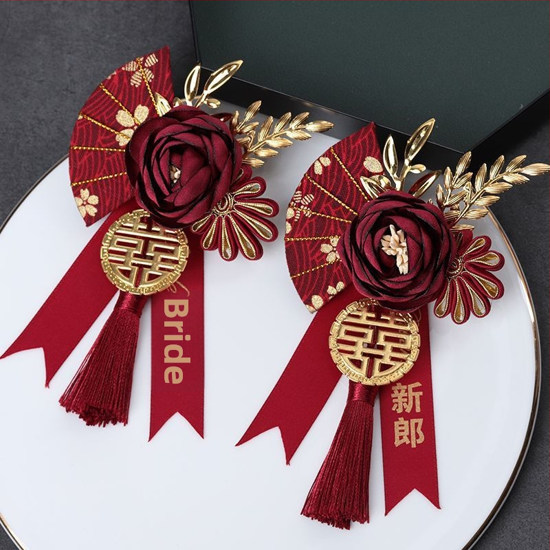 Sada svadobných boutonniérov v čínskom štýle pre nevestu a ženícha, kompletný rodinný set (otec, matka)