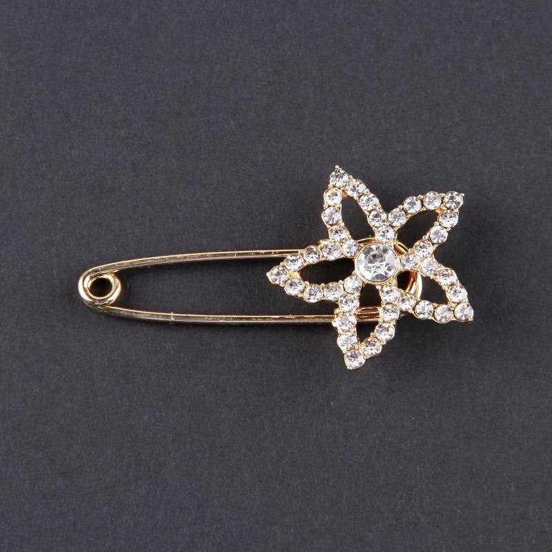 Masnis bross fémötvözetből, strasszokkal, koreai stílusú, gyémánt felületkezelés, derékszorítás