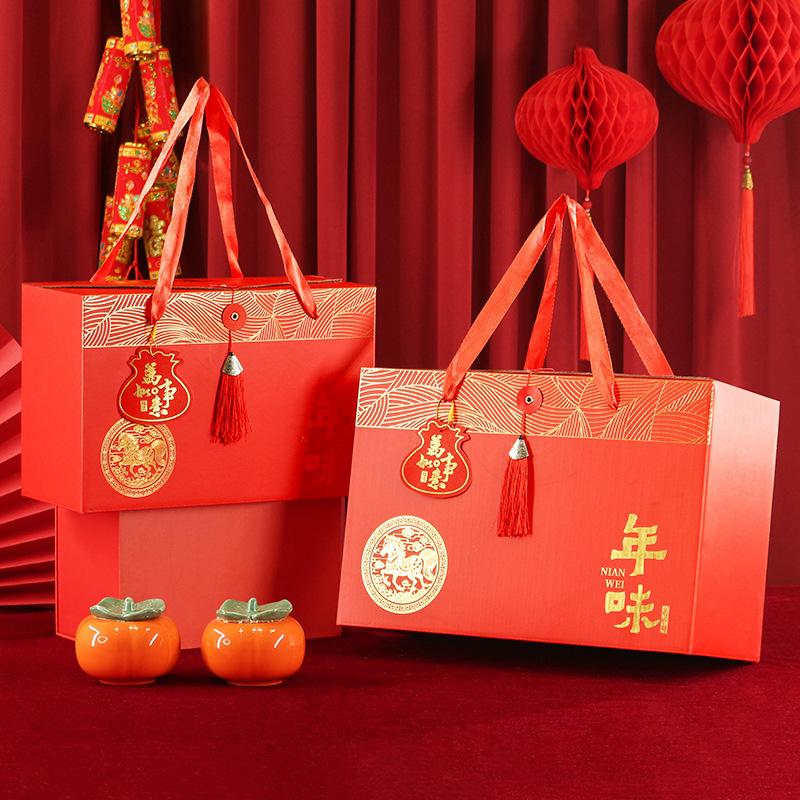 Jaungada dāvanu kastīte – gofrēts kartons; izcelsme Hengyang, Hunan; zīmols Xiangheng; karstais nospiedums; ķīniešu stils