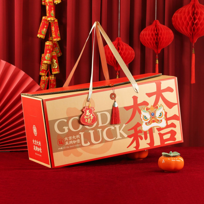 Jaungada dāvanu kastīte – gofrēts kartons; izcelsme Hengyang, Hunan; zīmols Xiangheng; karstais nospiedums; ķīniešu stils