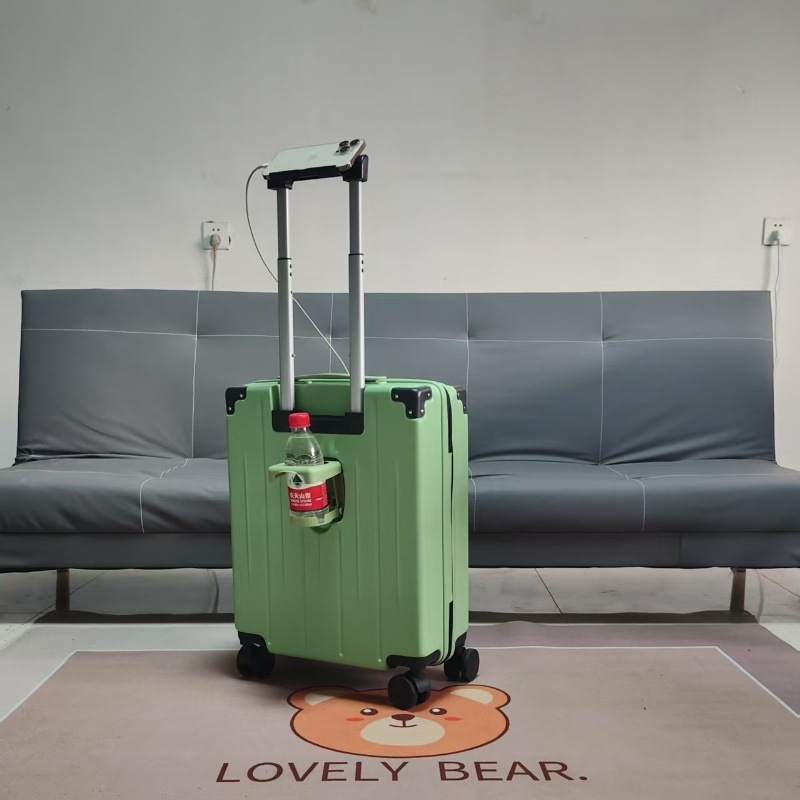 Куфар за ръчен багаж с ABS+PC материал, USB порт, универсални колела, тегло 3,5 кг, отваряне с цип