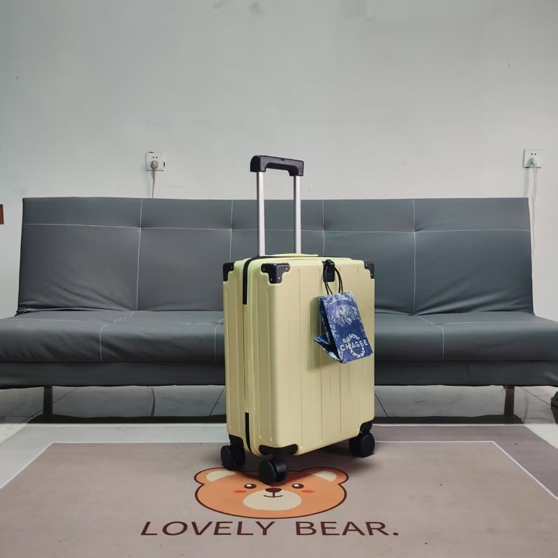 Куфар за ръчен багаж с ABS+PC материал, USB порт, универсални колела, тегло 3,5 кг, отваряне с цип