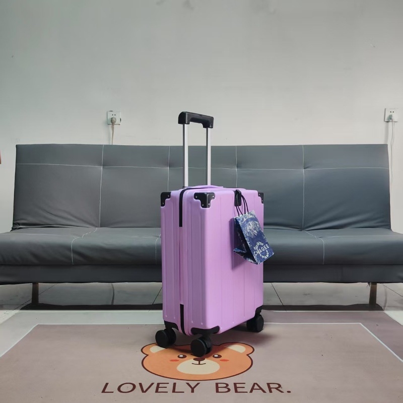 Куфар за ръчен багаж с ABS+PC материал, USB порт, универсални колела, тегло 3,5 кг, отваряне с цип