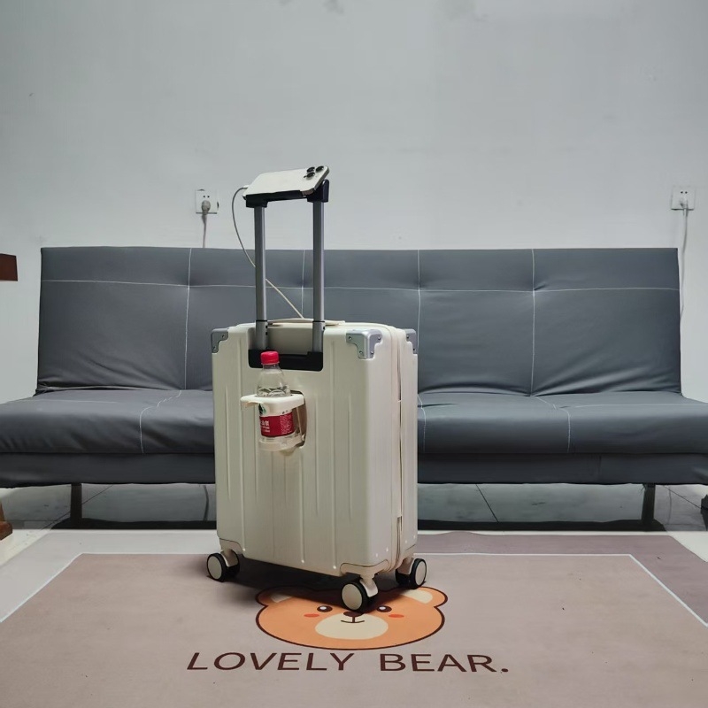 Куфар за ръчен багаж с ABS+PC материал, USB порт, универсални колела, тегло 3,5 кг, отваряне с цип