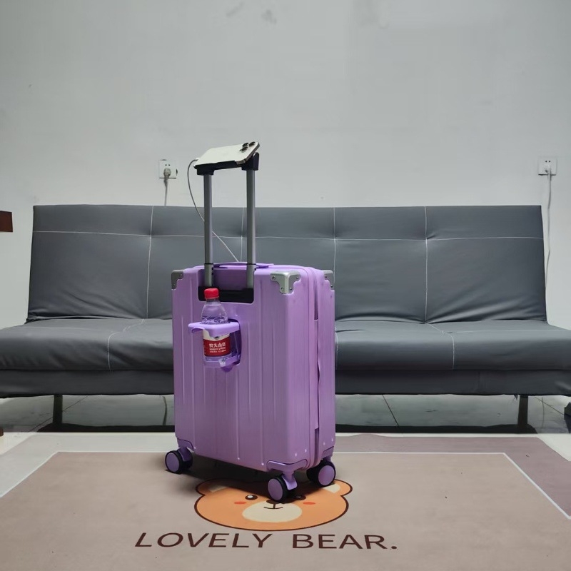 Куфар за ръчен багаж с ABS+PC материал, USB порт, универсални колела, тегло 3,5 кг, отваряне с цип